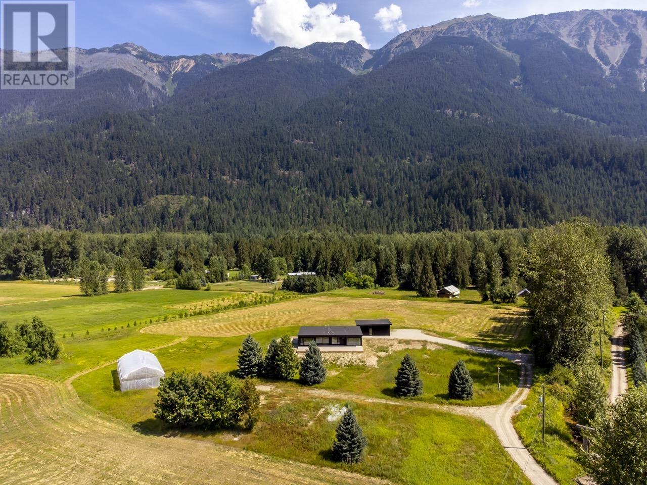3085 LOIS ROAD, Pemberton, British Columbia