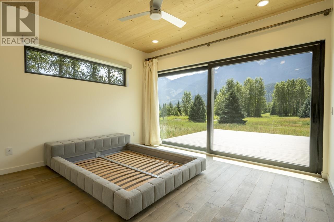 3085 Lois Road, Pemberton, British Columbia  V0N 2L2 - Photo 14 - R2989122