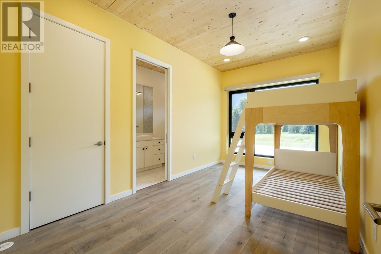 3085 Lois Road, Pemberton, British Columbia  V0N 2L2 - Photo 19 - R2989122