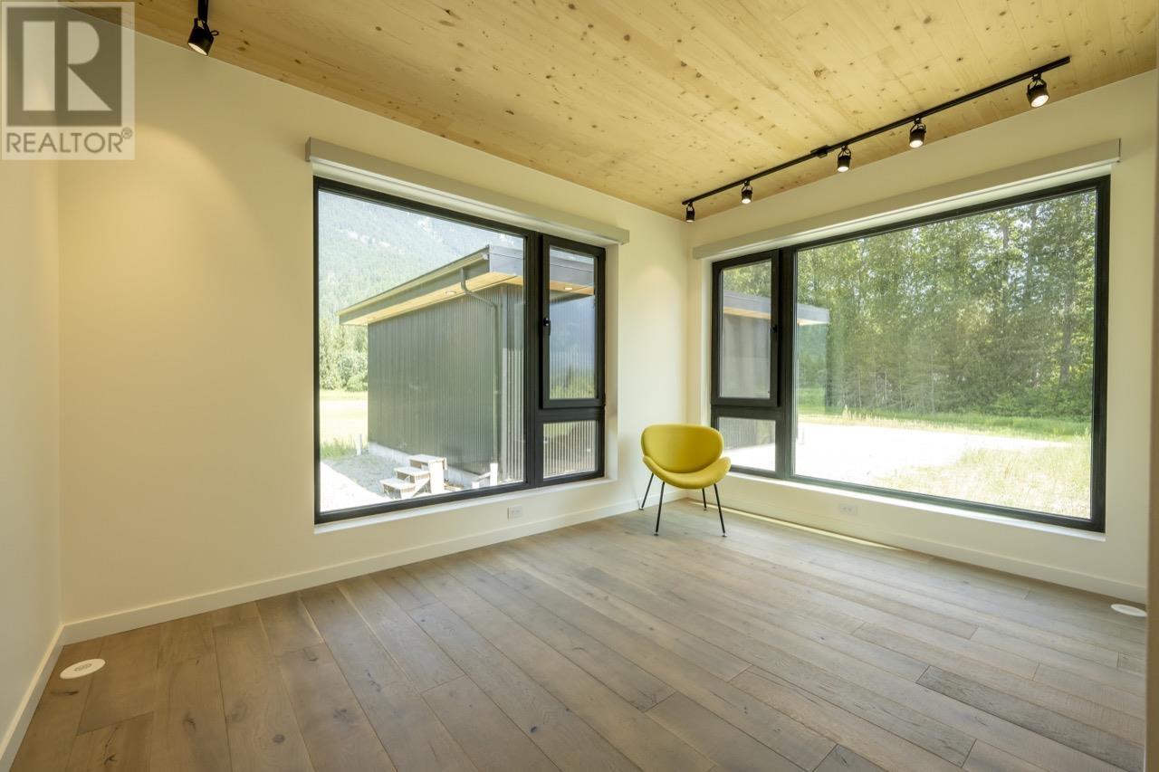 3085 Lois Road, Pemberton, British Columbia  V0N 2L2 - Photo 21 - R2989122