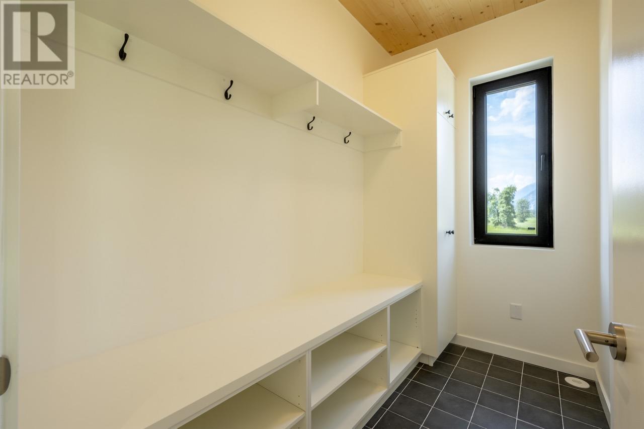 3085 Lois Road, Pemberton, British Columbia  V0N 2L2 - Photo 24 - R2989122