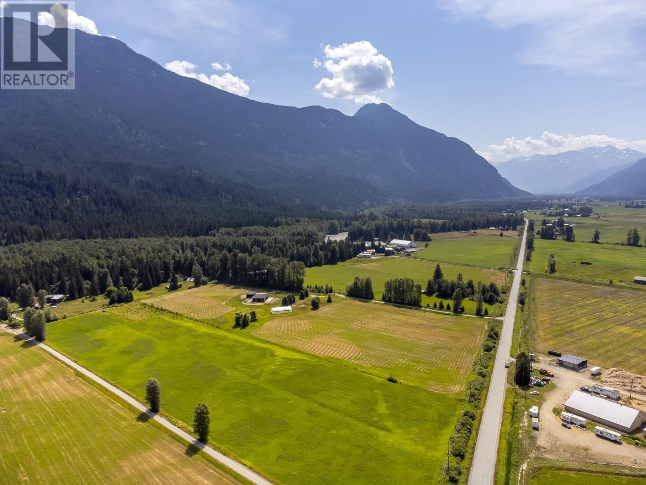 3085 Lois Road, Pemberton, British Columbia  V0N 2L2 - Photo 31 - R2989122