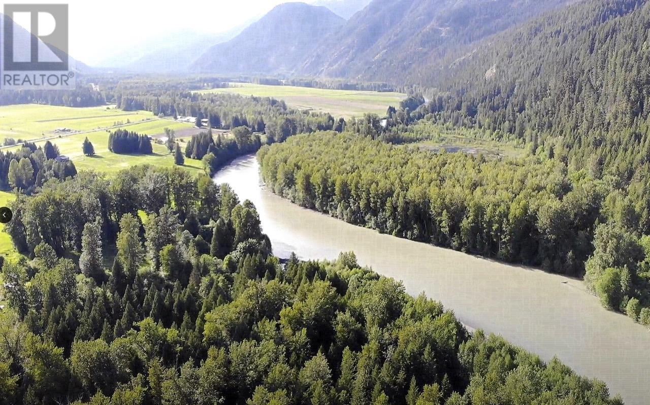 3085 Lois Road, Pemberton, British Columbia  V0N 2L2 - Photo 32 - R2989122