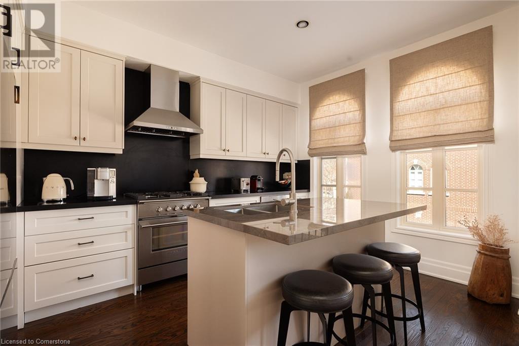 Property at 31 BROWNSTONE Lane image 5