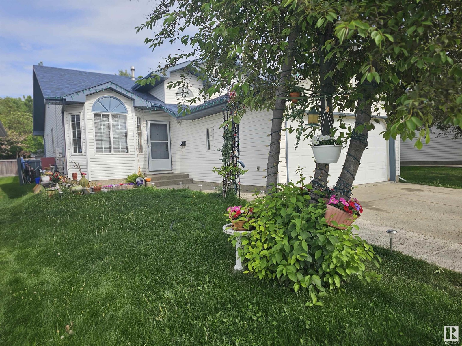 Property at 479 RAINBOW CR image 1