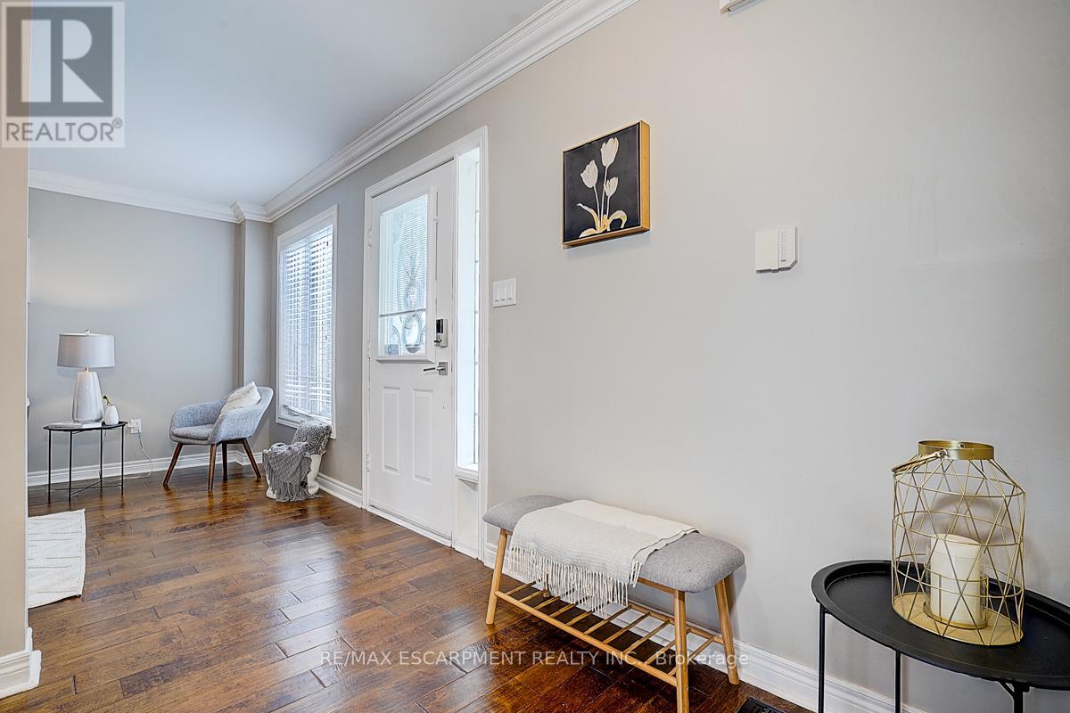 Property at 11 ROSANNA CRESCENT image 2