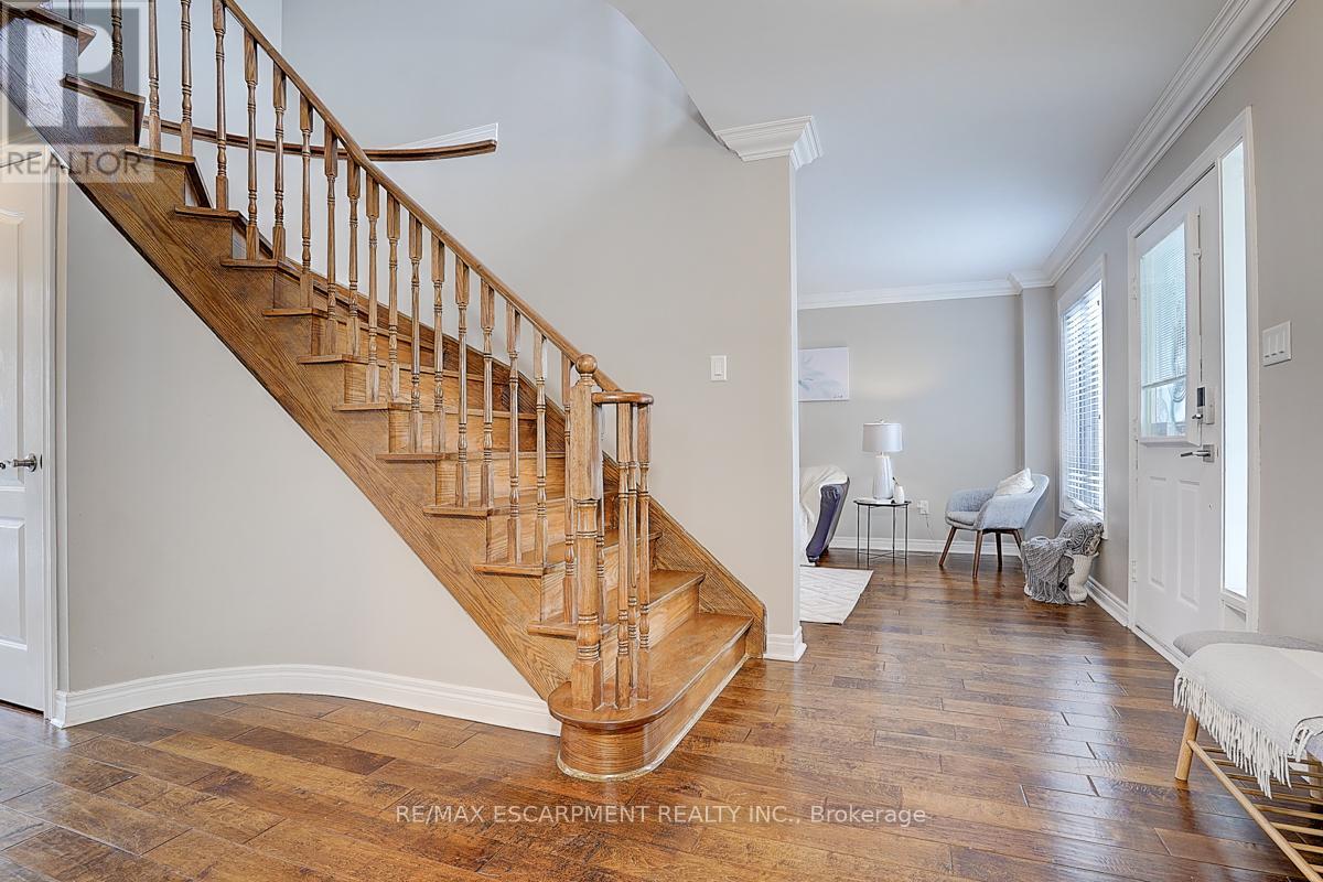 Property at 11 ROSANNA CRESCENT image 3