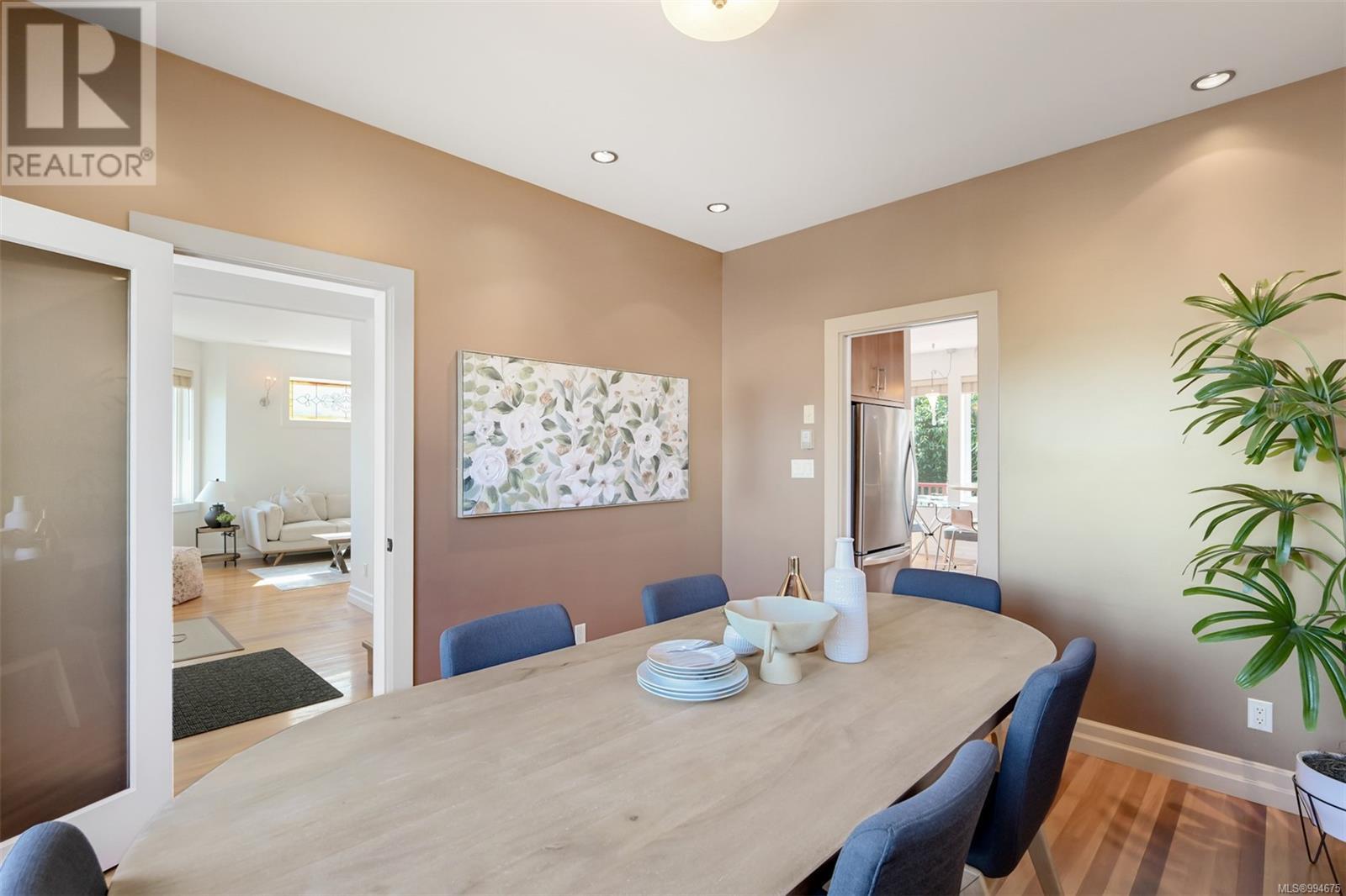 Property at 242 Richmond Ave image 3