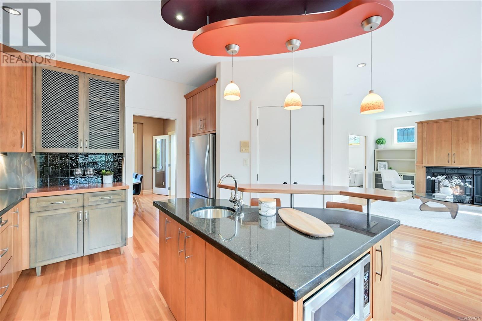 Property at 242 Richmond Ave image 1