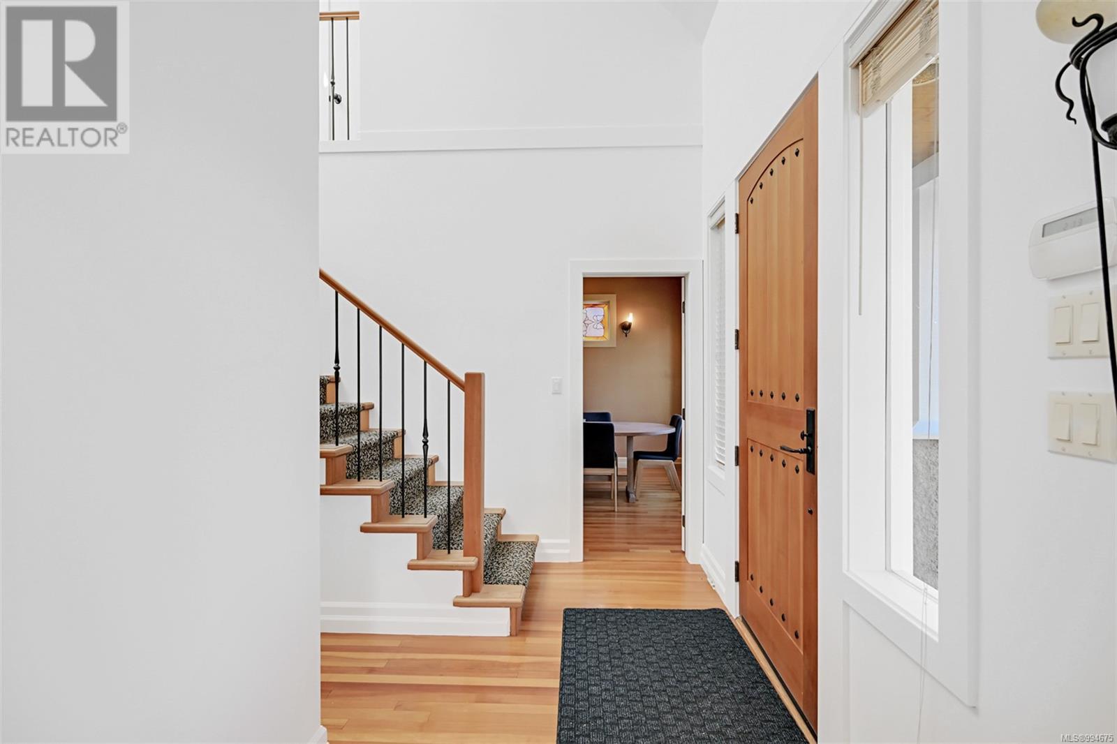 Property at 242 Richmond Ave image 4