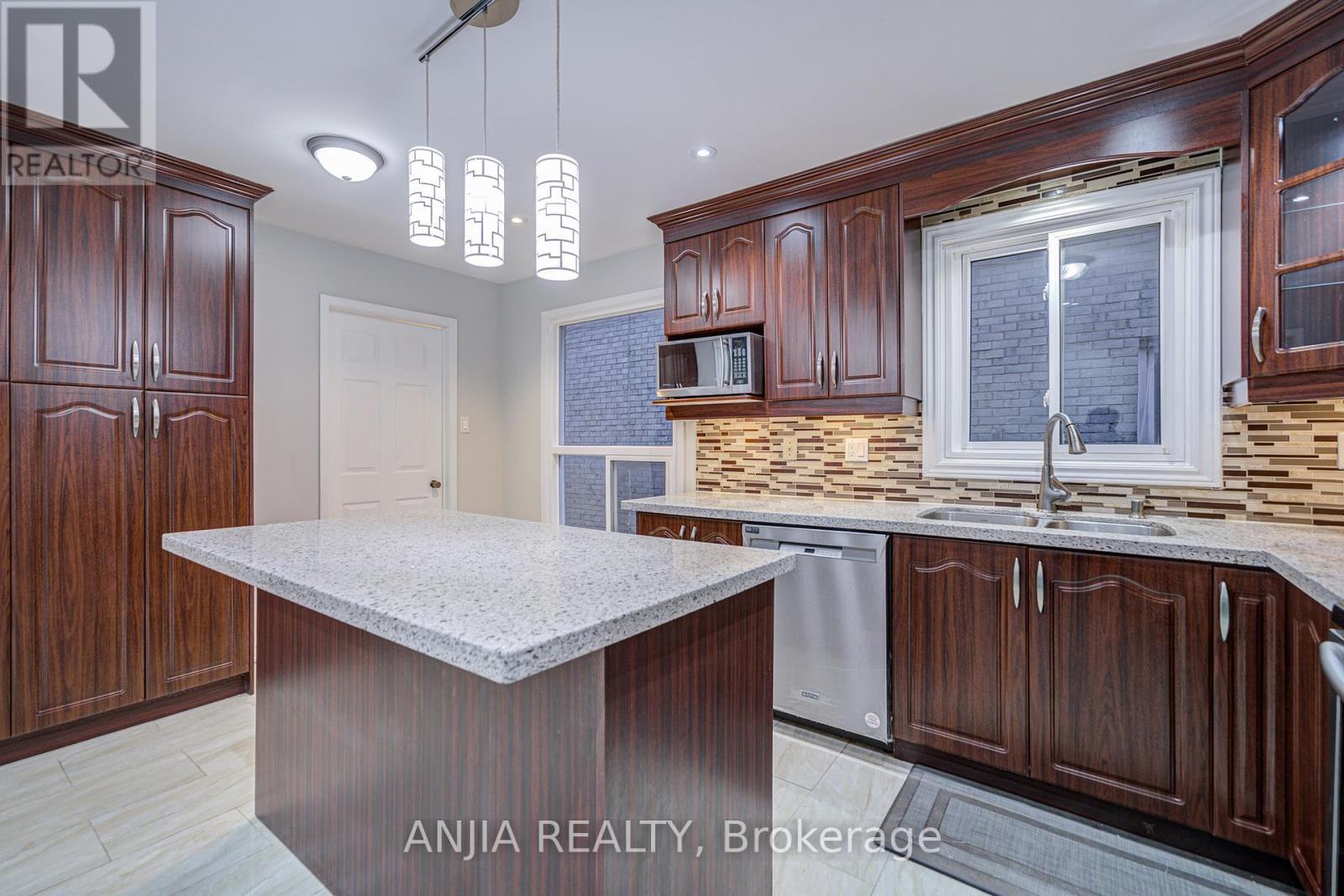 34 Terrosa Road, Markham, Ontario  L3S 2M7 - Photo 9 - N12076045