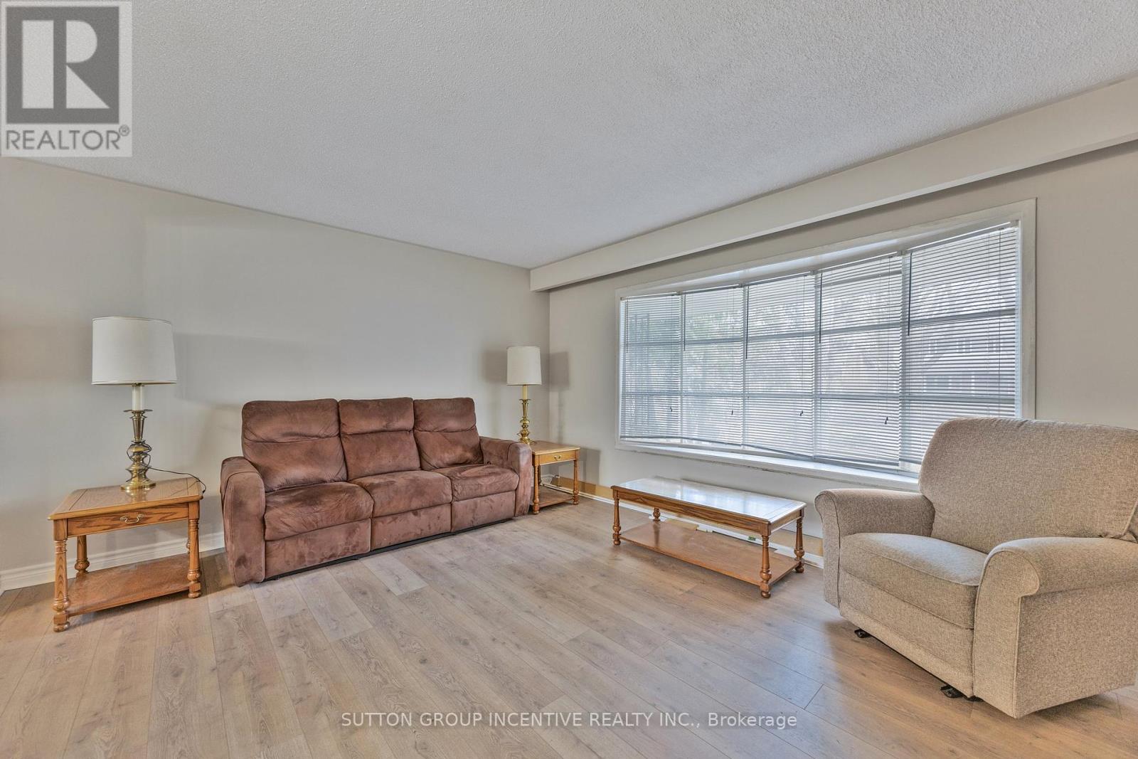 22 Belcourt Avenue, Barrie, Ontario  L4M 4E3 - Photo 10 - S12076058
