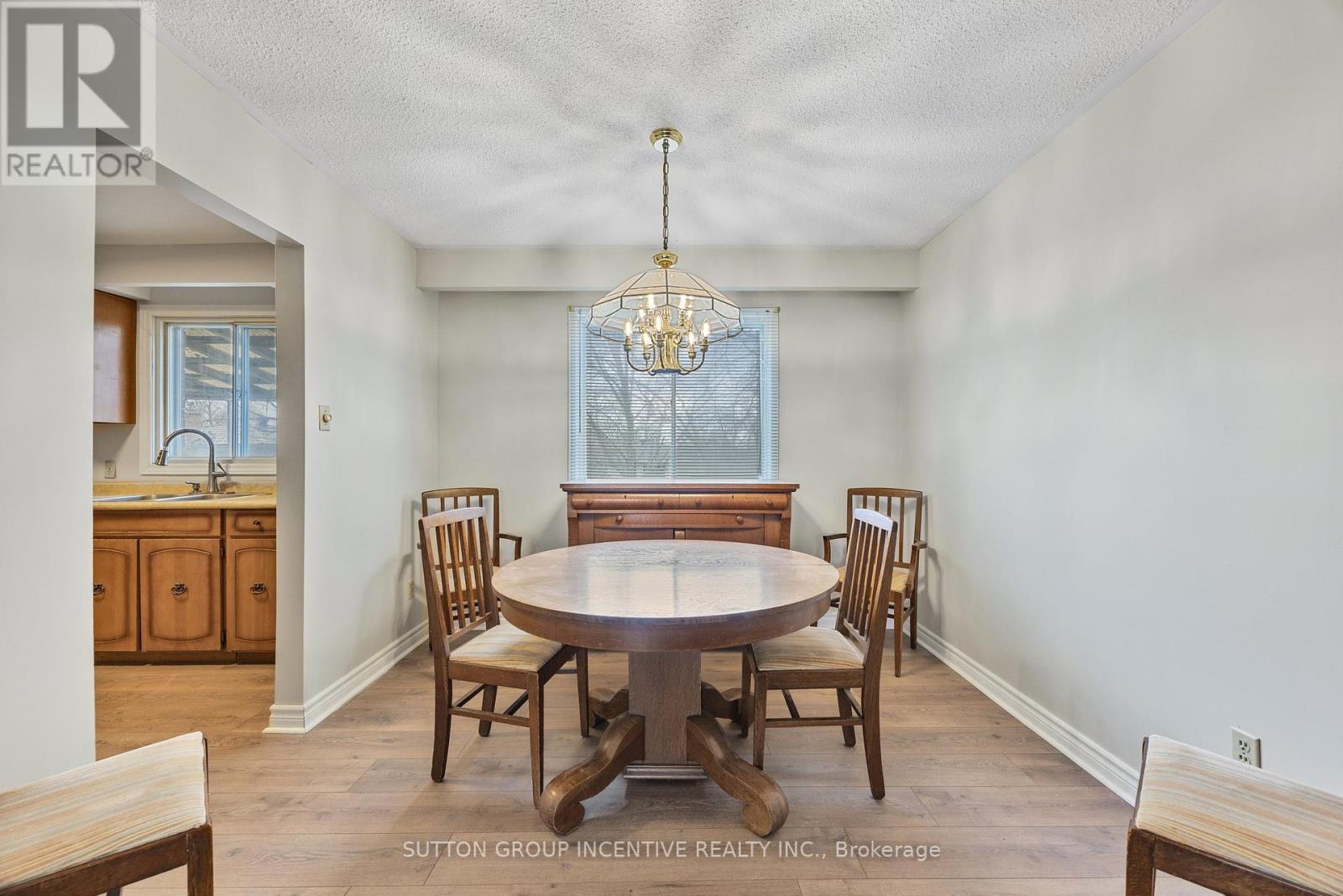 22 Belcourt Avenue, Barrie, Ontario  L4M 4E3 - Photo 13 - S12076058