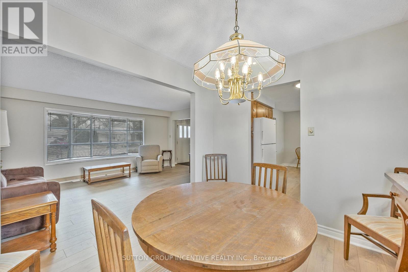 22 Belcourt Avenue, Barrie, Ontario  L4M 4E3 - Photo 15 - S12076058