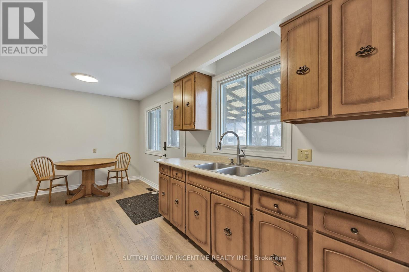 22 Belcourt Avenue, Barrie, Ontario  L4M 4E3 - Photo 17 - S12076058