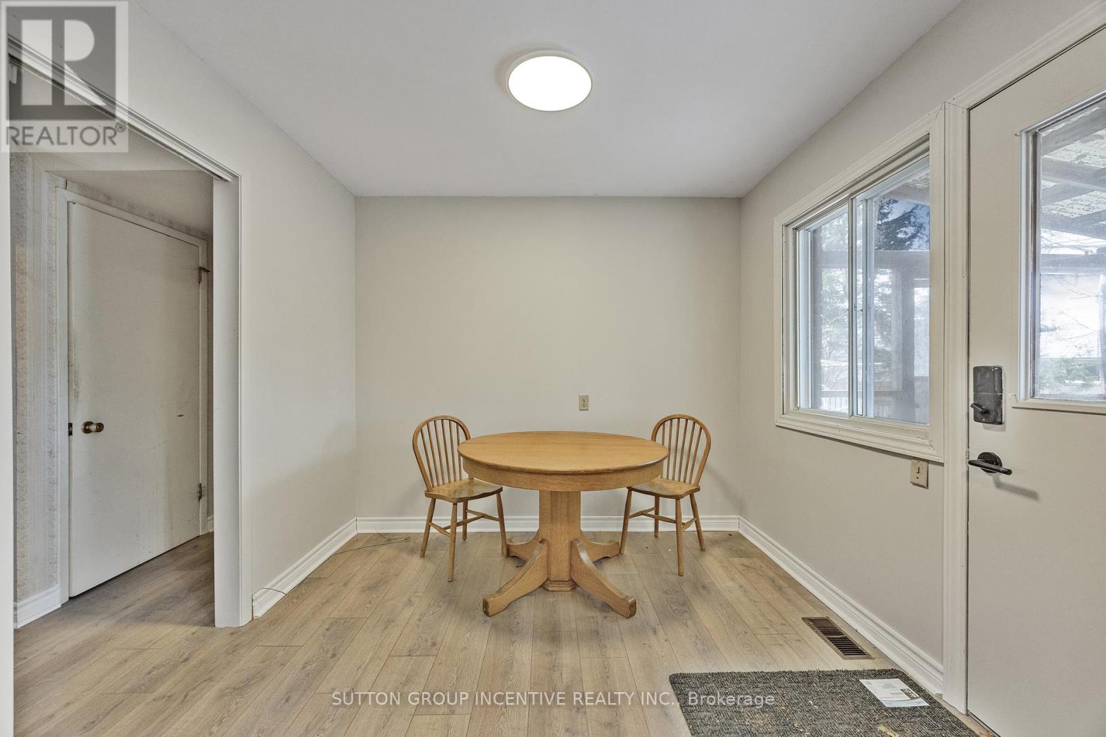 22 Belcourt Avenue, Barrie, Ontario  L4M 4E3 - Photo 21 - S12076058