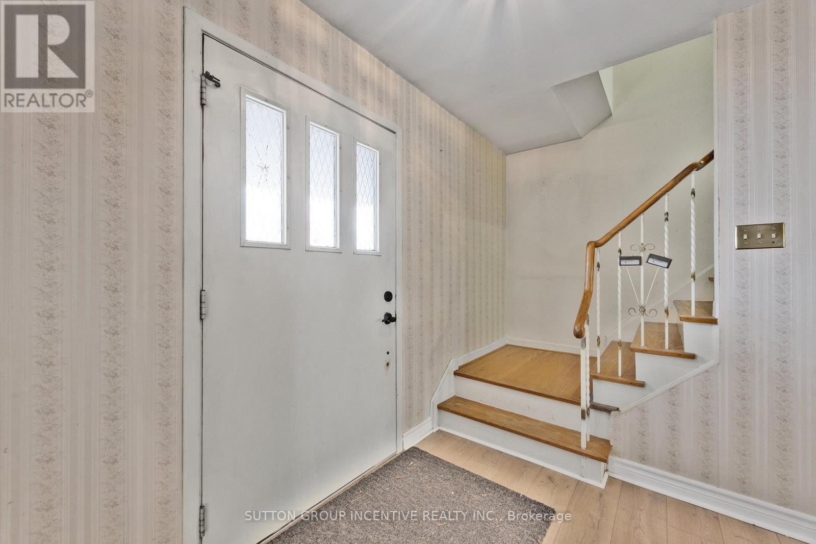 22 Belcourt Avenue, Barrie, Ontario  L4M 4E3 - Photo 7 - S12076058
