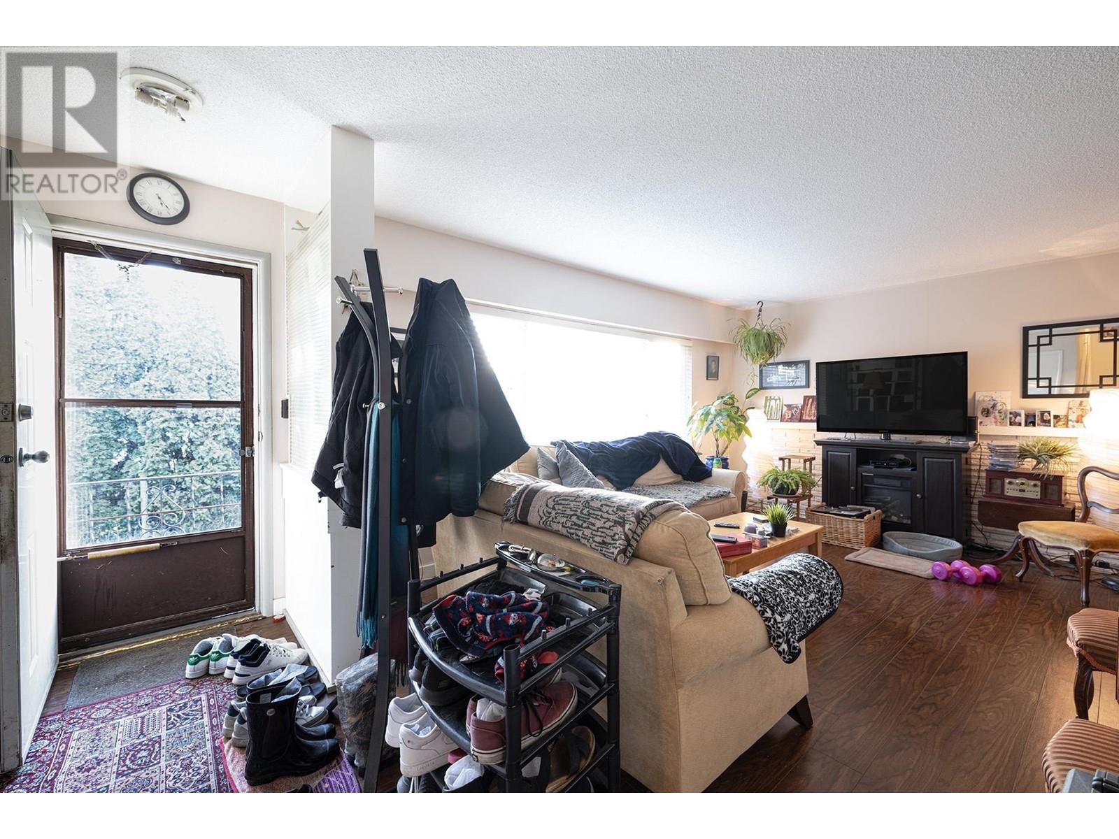 3871 Youngmore Road, Richmond, British Columbia  V7C 1R5 - Photo 3 - R2988361