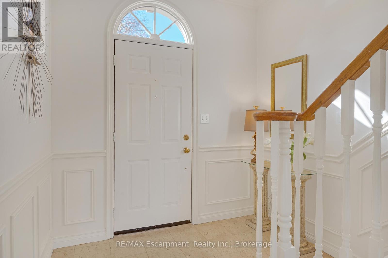 Property at 106 FAIRWOOD PLACE W image 5