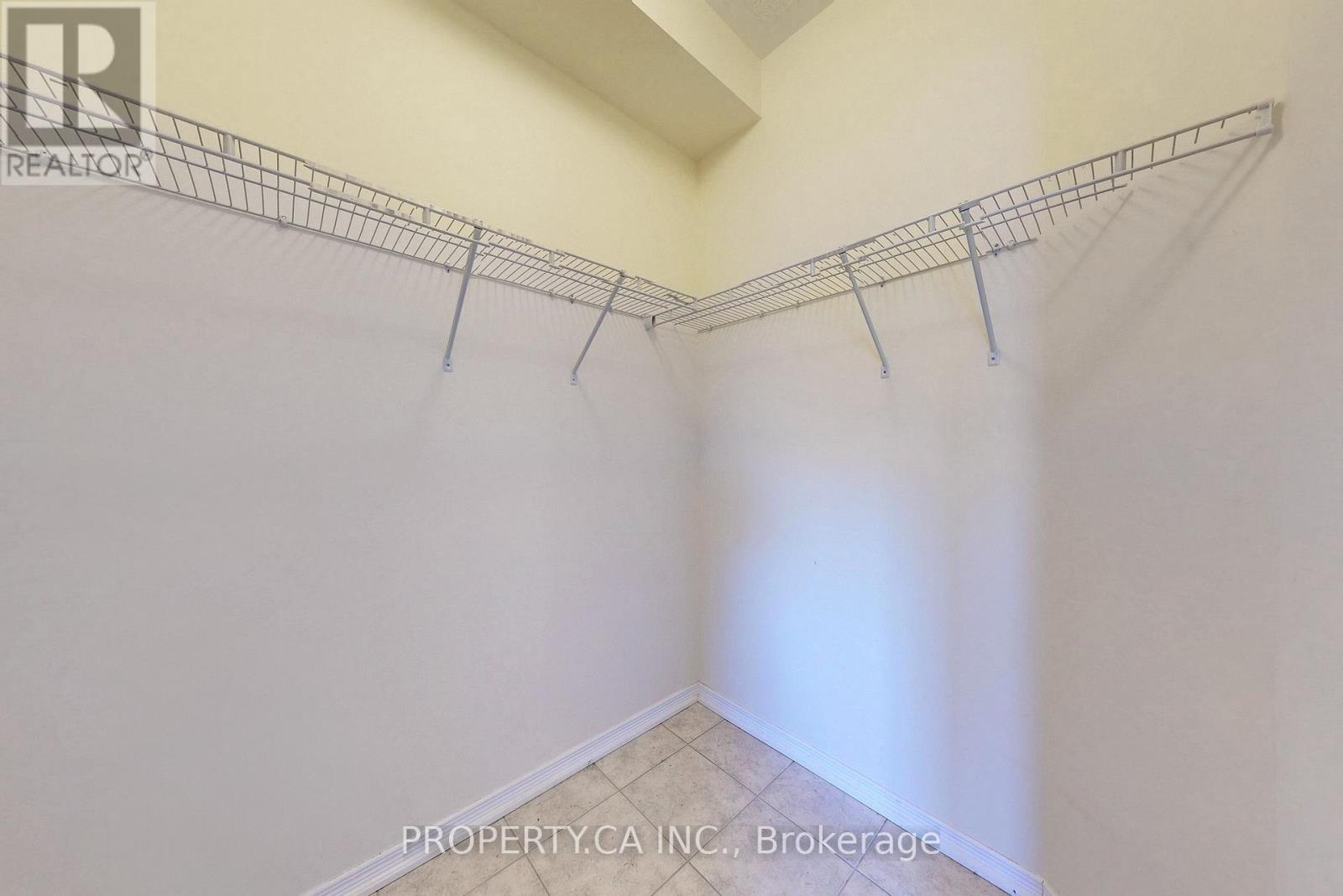 Property at 37 UPPER CANADA COURT image 3