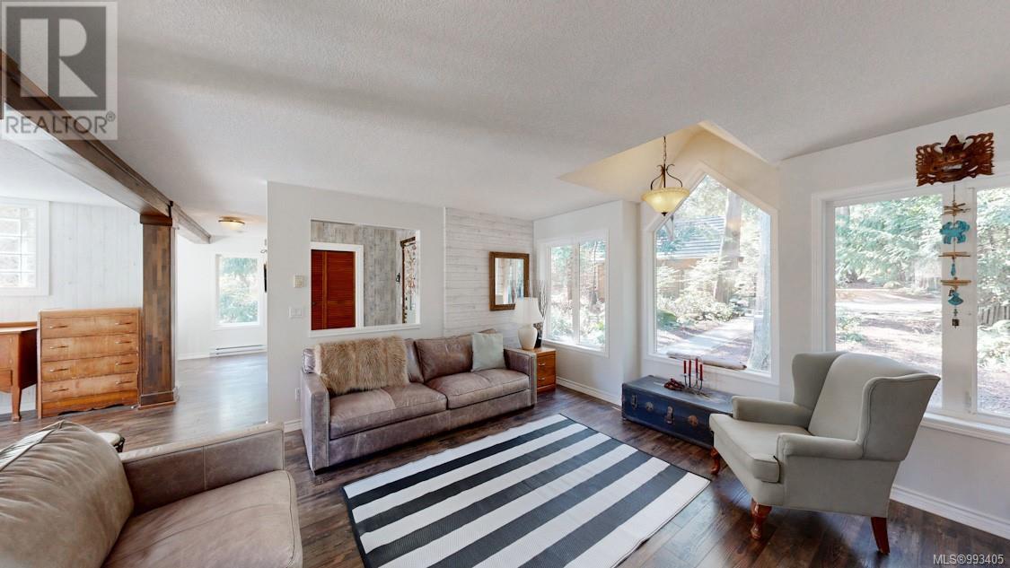 Property at 948 Canso Rd image 3