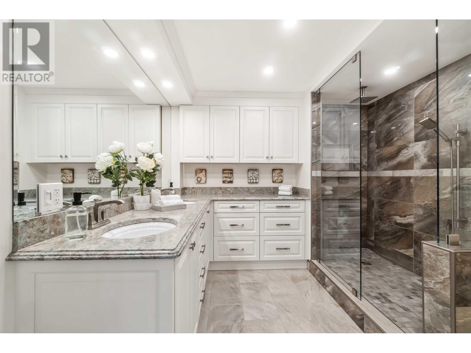 Listing Picture 30 of 40 : 802 1236 BIDWELL STREET, Vancouver / 溫哥華 - 魯藝地產 Yvonne Lu Group - MLS Medallion Club Member