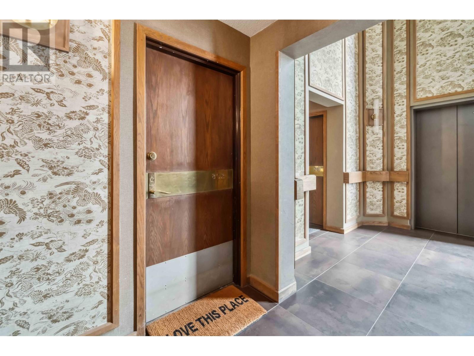 Listing Picture 3 of 40 : 802 1236 BIDWELL STREET, Vancouver / 溫哥華 - 魯藝地產 Yvonne Lu Group - MLS Medallion Club Member