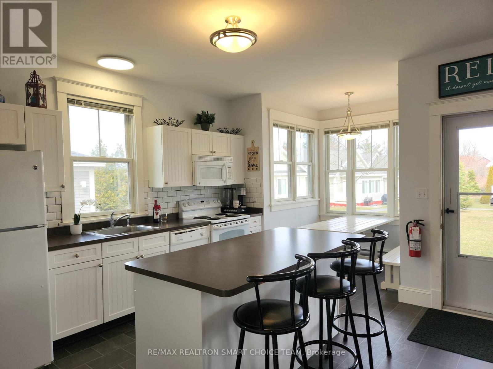 18 Meadow View Lane, Prince Edward County, Ontario  K0K 1P0 - Photo 10 - X12076163