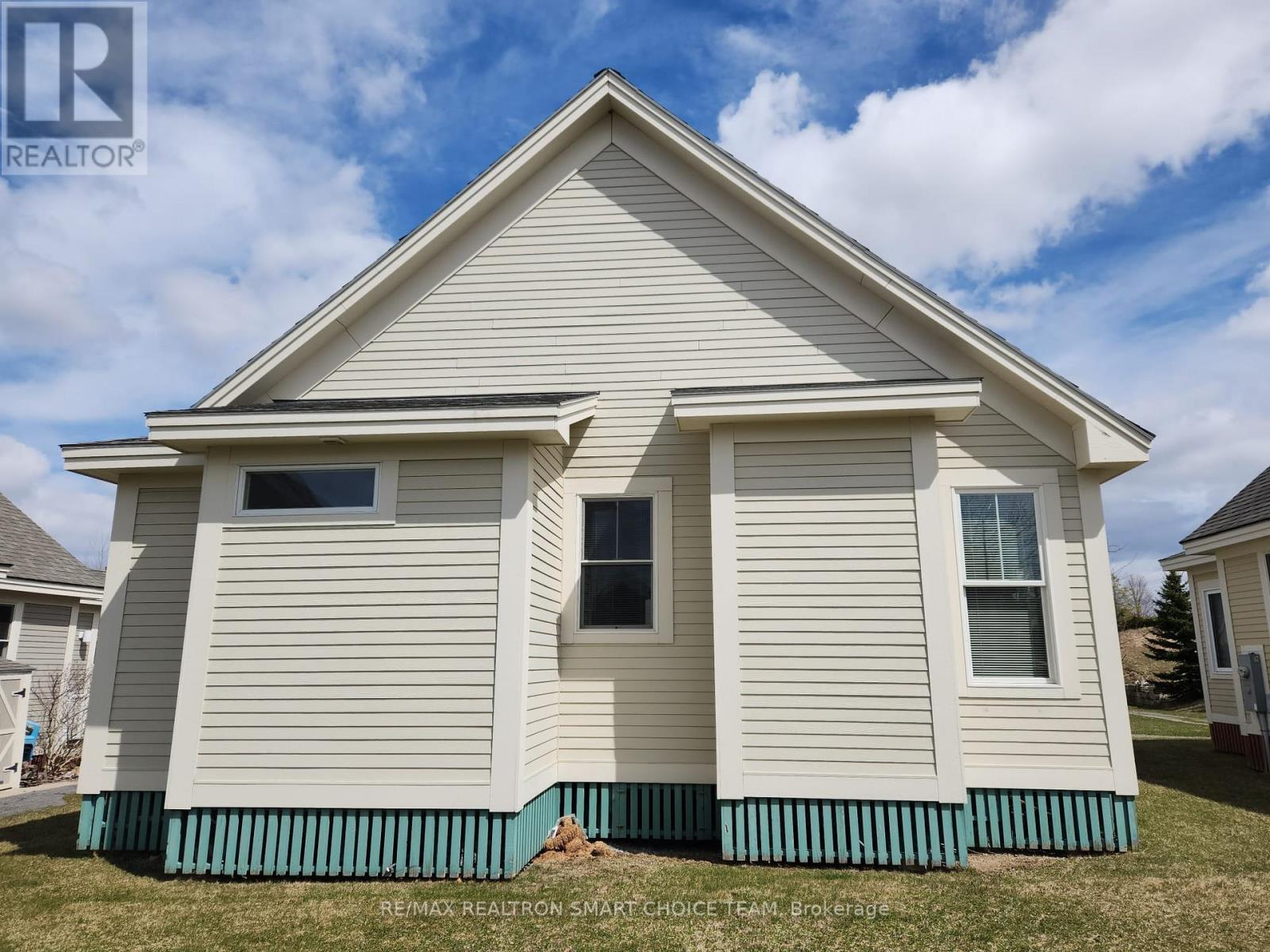 Property at 18 MEADOW VIEW LANE image 3