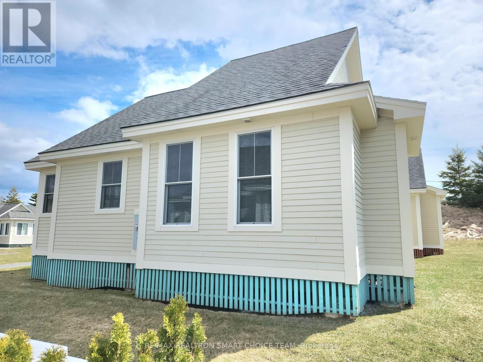 Property at 18 MEADOW VIEW LANE image 5