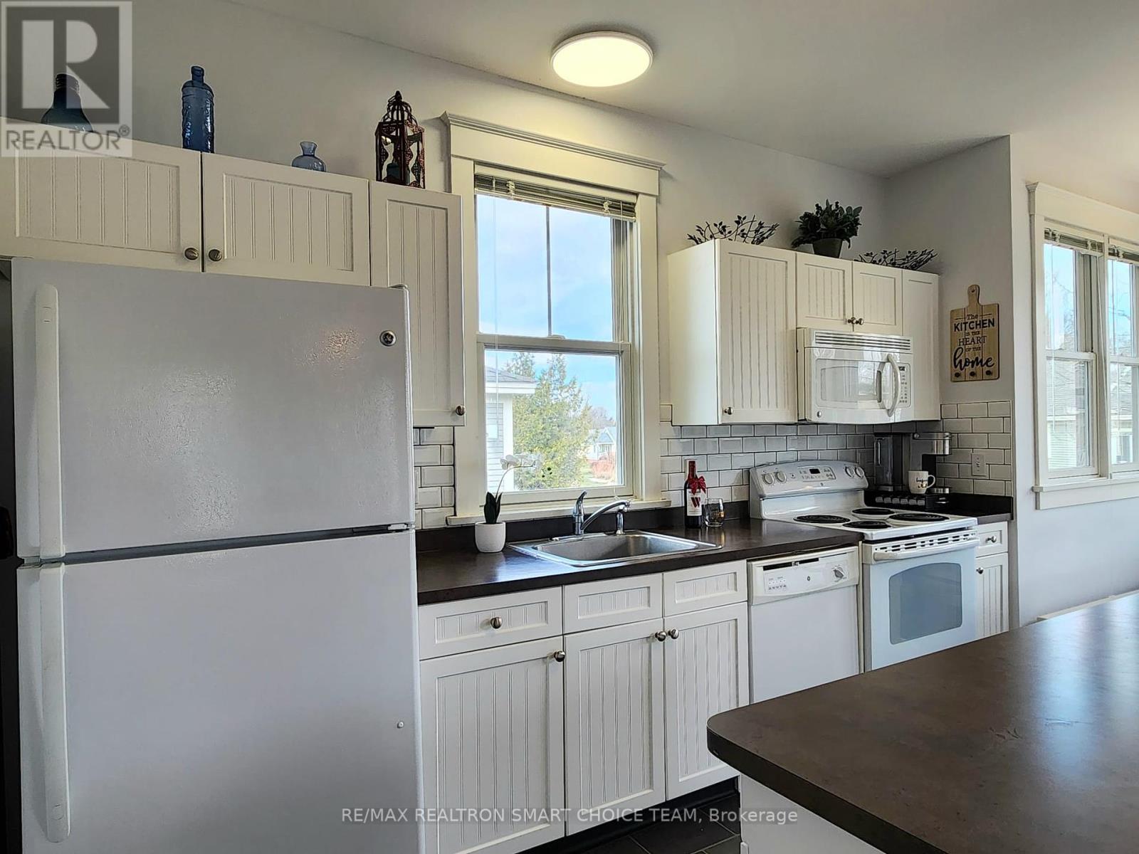 18 Meadow View Lane, Prince Edward County, Ontario  K0K 1P0 - Photo 8 - X12076163