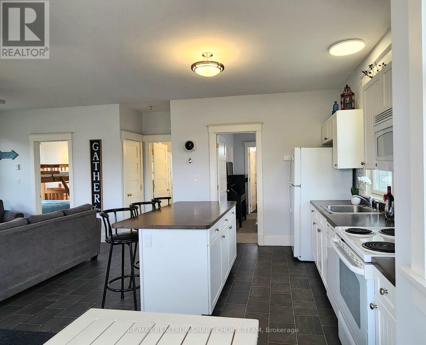 18 Meadow View Lane, Prince Edward County, Ontario  K0K 1P0 - Photo 9 - X12076163