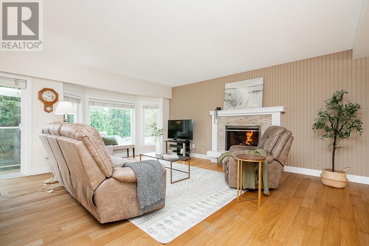 207 Harvard Drive, Port Moody, British Columbia  V3H 1S9 - Photo 6 - R2988652