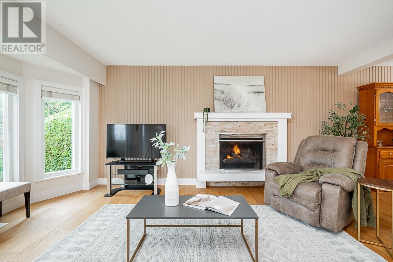 207 Harvard Drive, Port Moody, British Columbia  V3H 1S9 - Photo 4 - R2988652