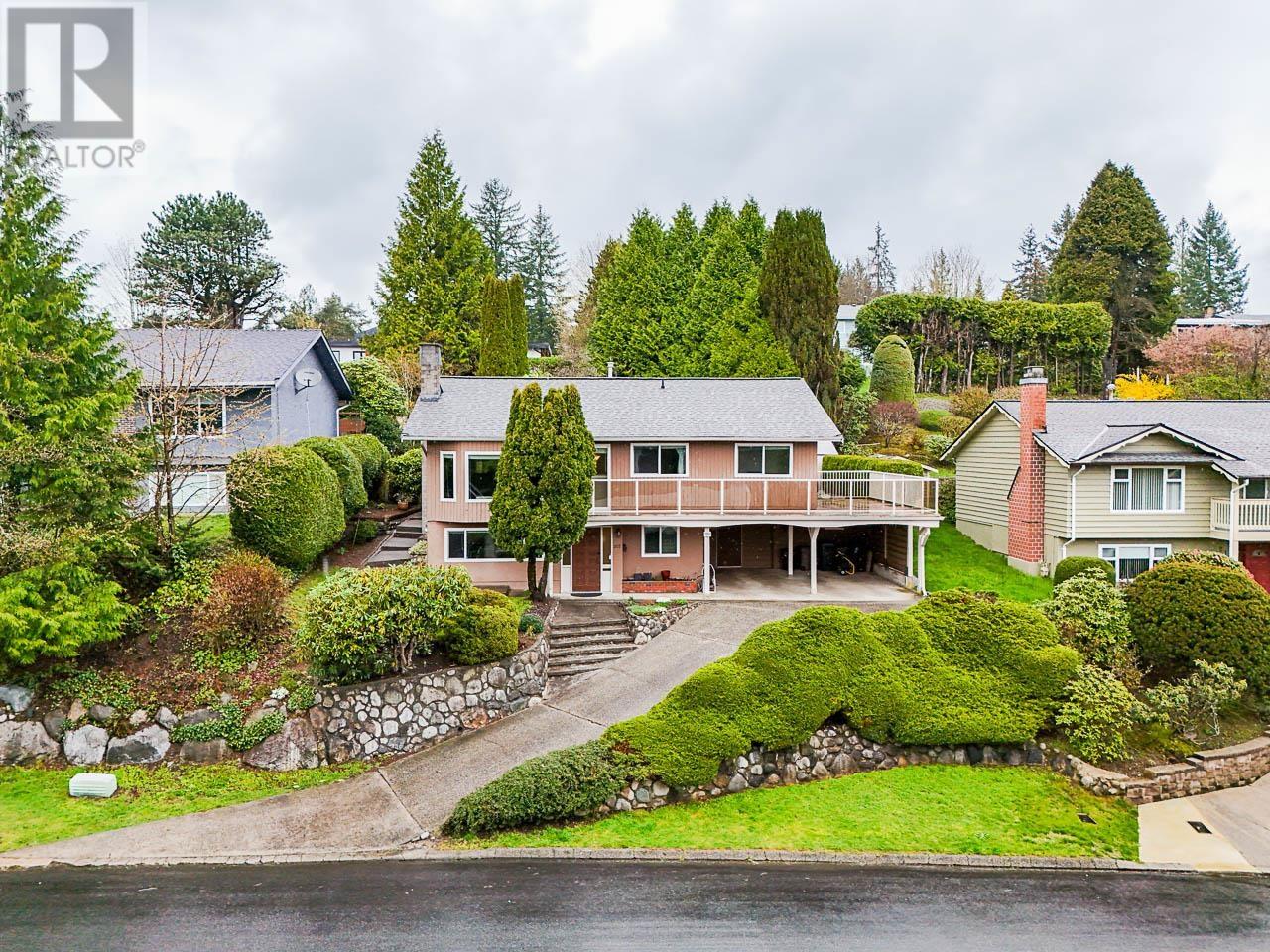 207 HARVARD DRIVE, port moody, British Columbia