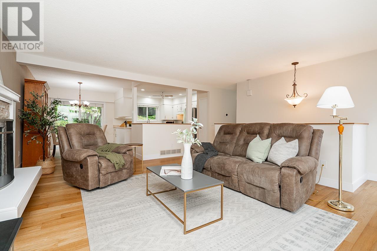 207 Harvard Drive, Port Moody, British Columbia  V3H 1S9 - Photo 5 - R2988652