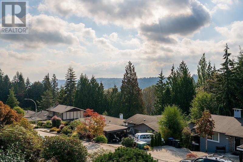 207 Harvard Drive, Port Moody, British Columbia  V3H 1S9 - Photo 3 - R2988652