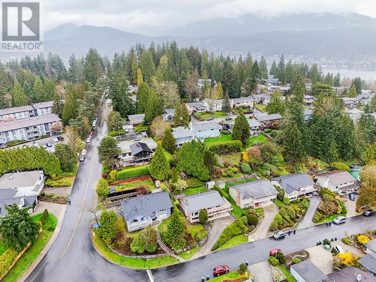 207 Harvard Drive, Port Moody, British Columbia  V3H 1S9 - Photo 31 - R2988652