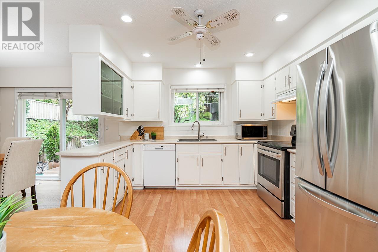 207 Harvard Drive, Port Moody, British Columbia  V3H 1S9 - Photo 7 - R2988652