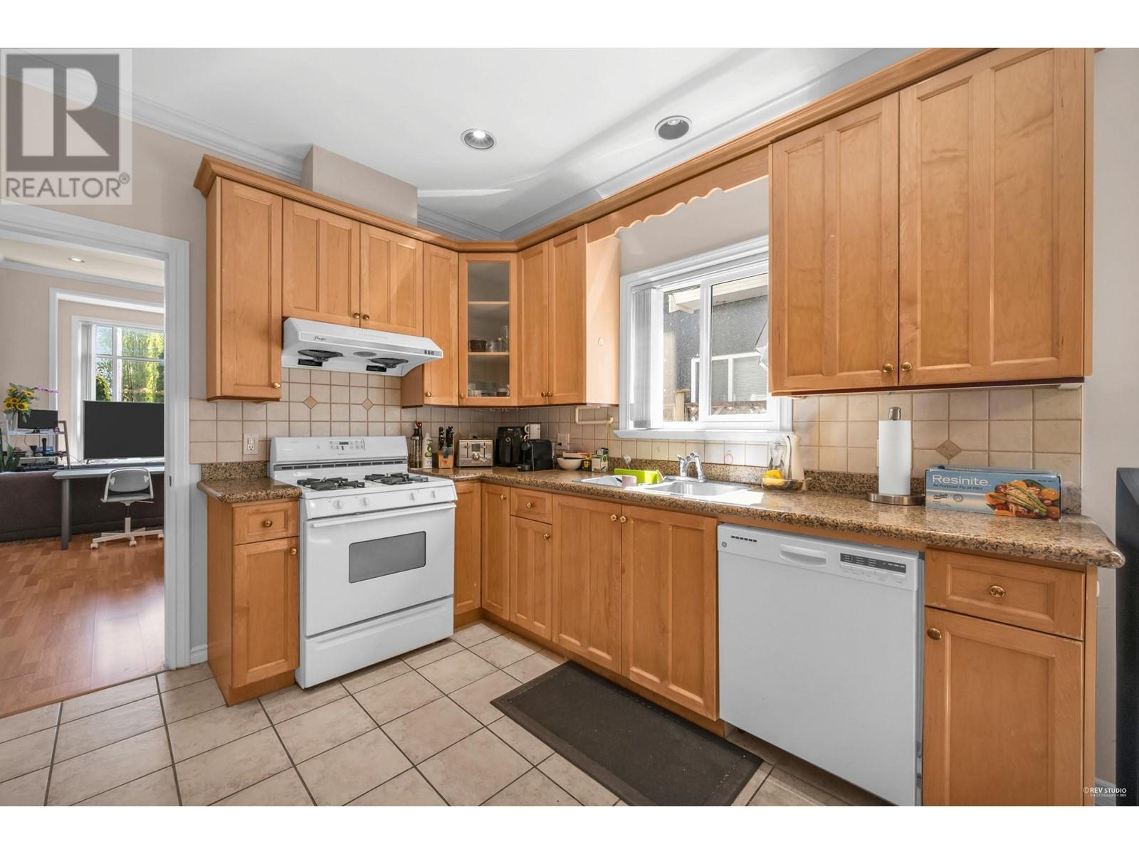 4989 Smith Avenue, Burnaby, British Columbia  V5G 2W6 - Photo 9 - R2988932