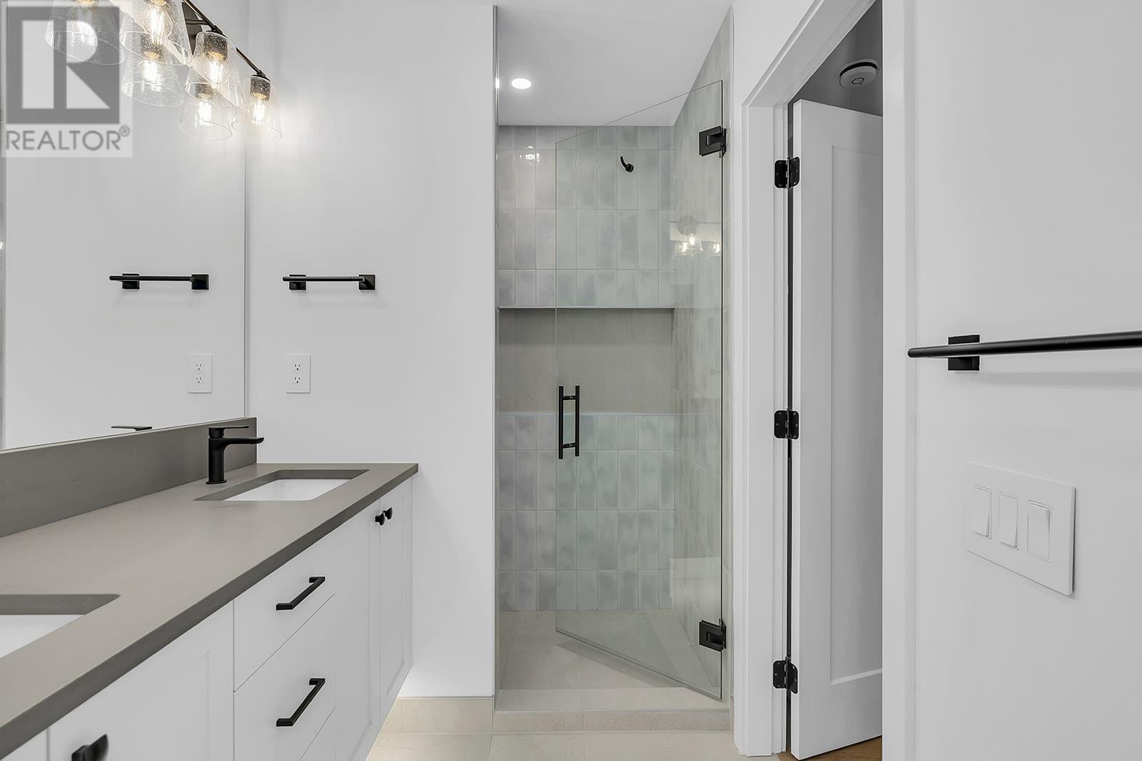 255 Feathertop Way Unit# 82 Big White Photo 39