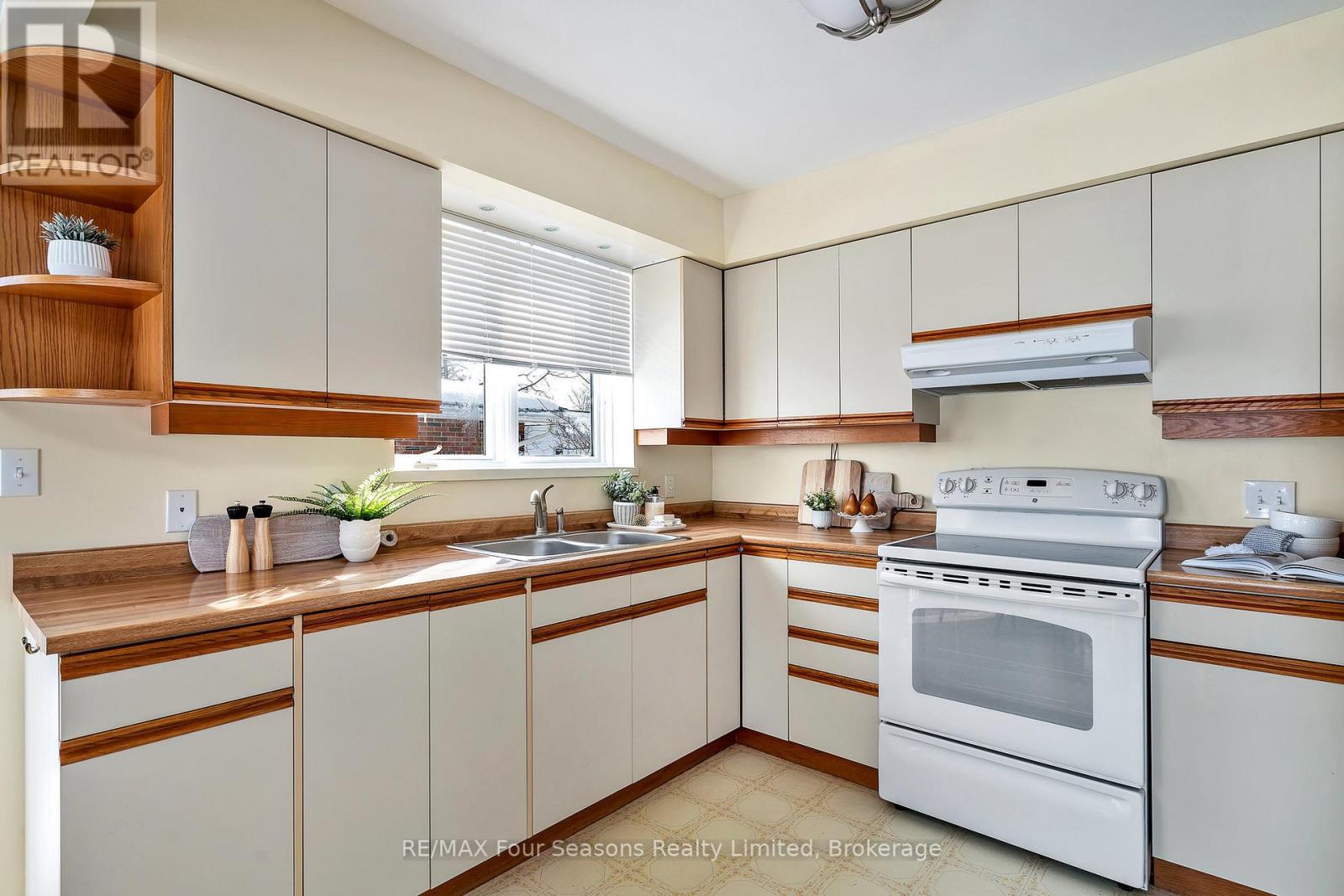46 East Street, Collingwood, Ontario  L9Y 3W6 - Photo 7 - S12076194