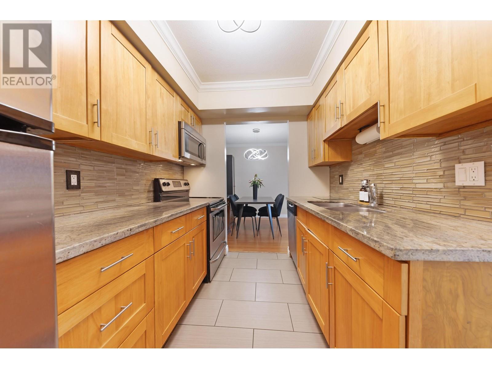 3058 Smith Avenue, Burnaby, British Columbia  V5G 4M6 - Photo 8 - R2989214