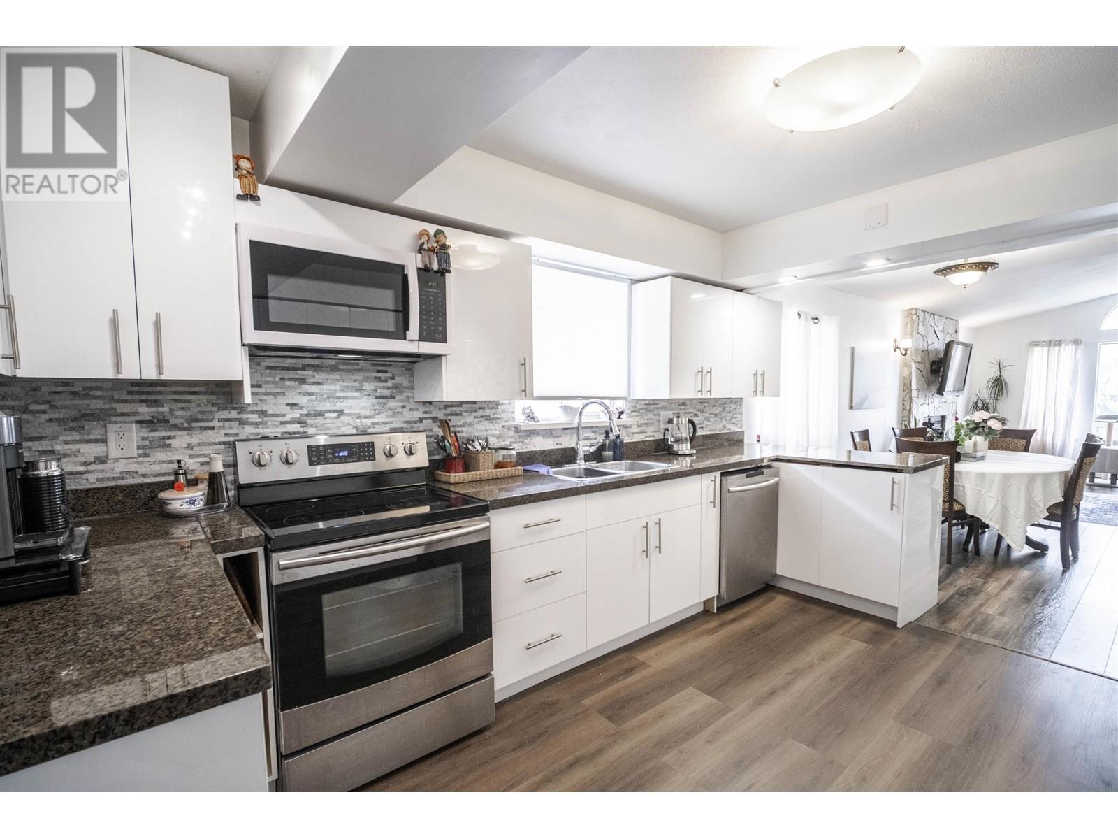 1709 TATLOW AVENUE, north vancouver, British Columbia