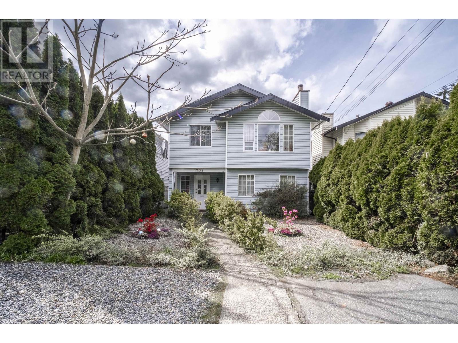 1709 Tatlow Avenue, North Vancouver, British Columbia  V7P 3A1 - Photo 26 - R2989216
