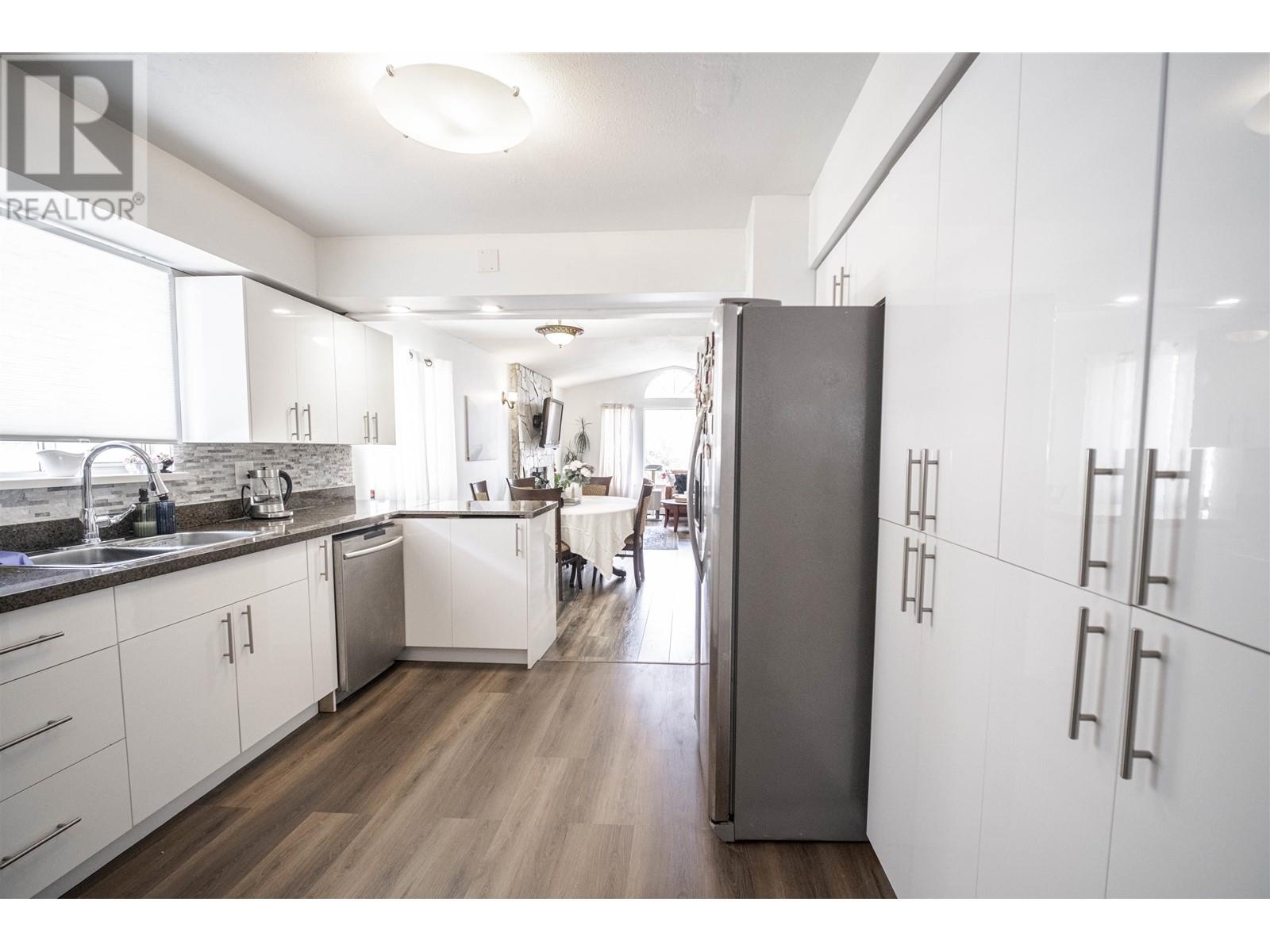 1709 Tatlow Avenue, North Vancouver, British Columbia  V7P 3A1 - Photo 3 - R2989216