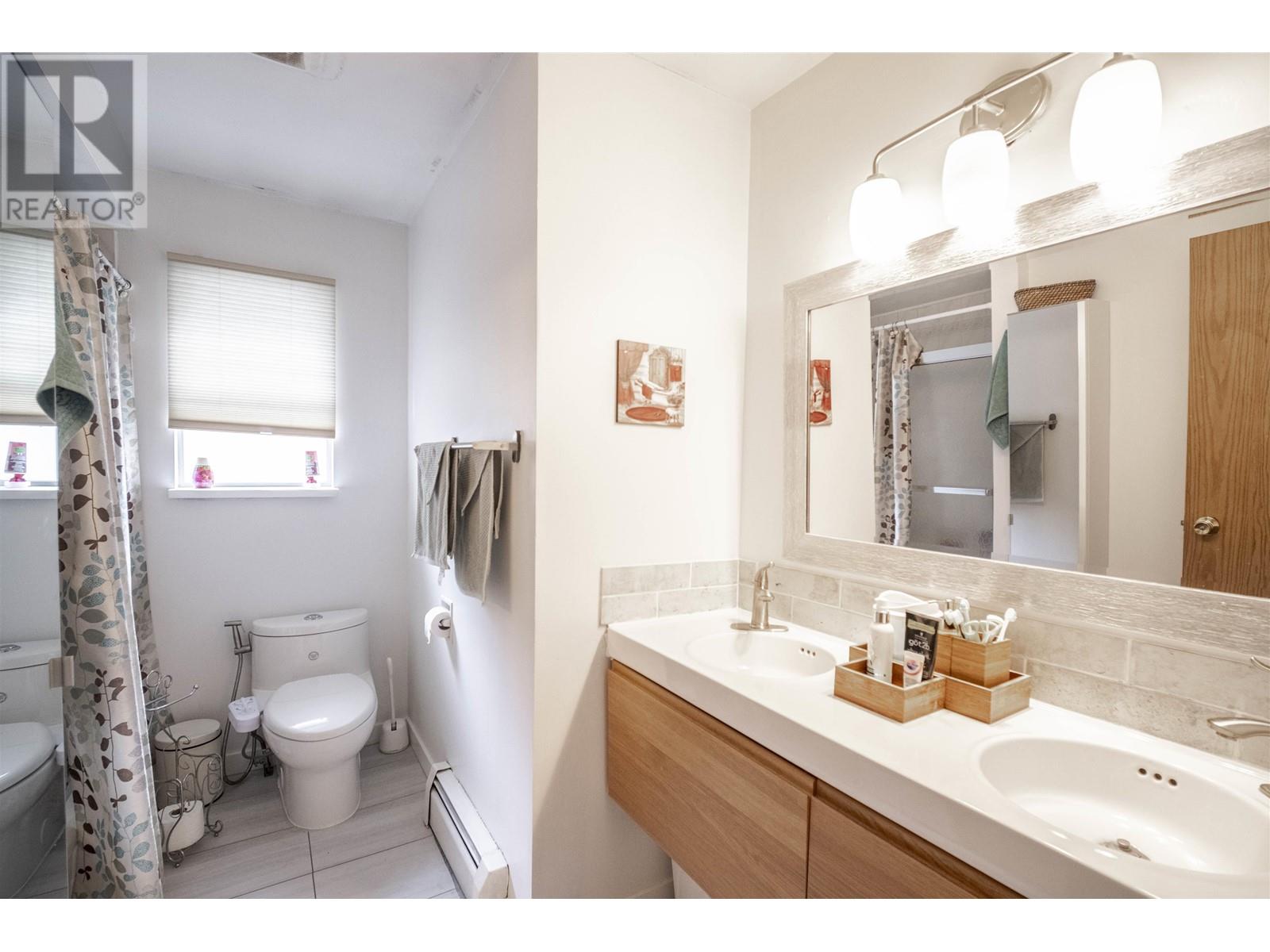1709 Tatlow Avenue, North Vancouver, British Columbia  V7P 3A1 - Photo 7 - R2989216