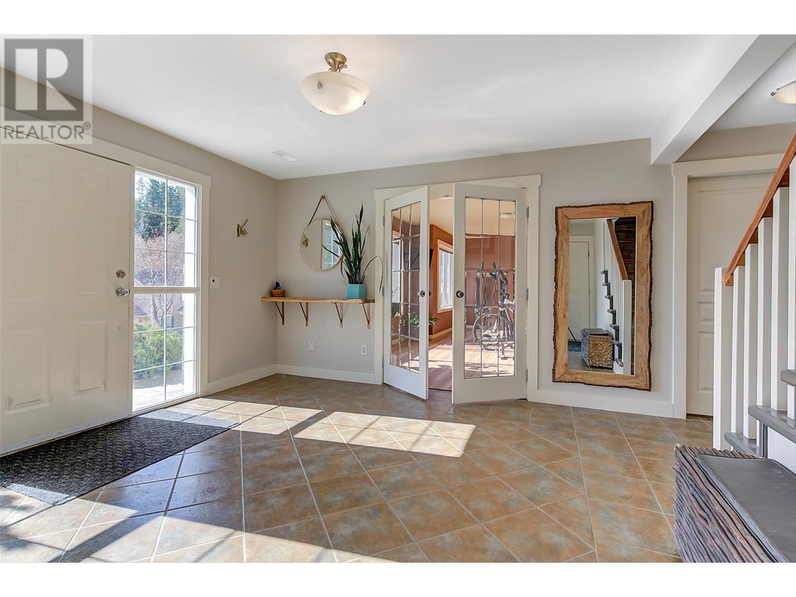 Property at 3065 Lakeview Cove Road image 4