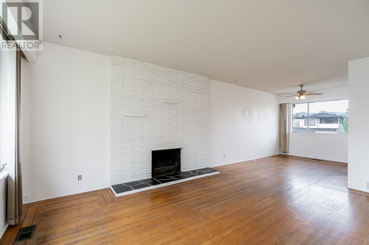 6907 Dunnedin Street, Burnaby, British Columbia  V5B 1Z1 - Photo 4 - R2988352