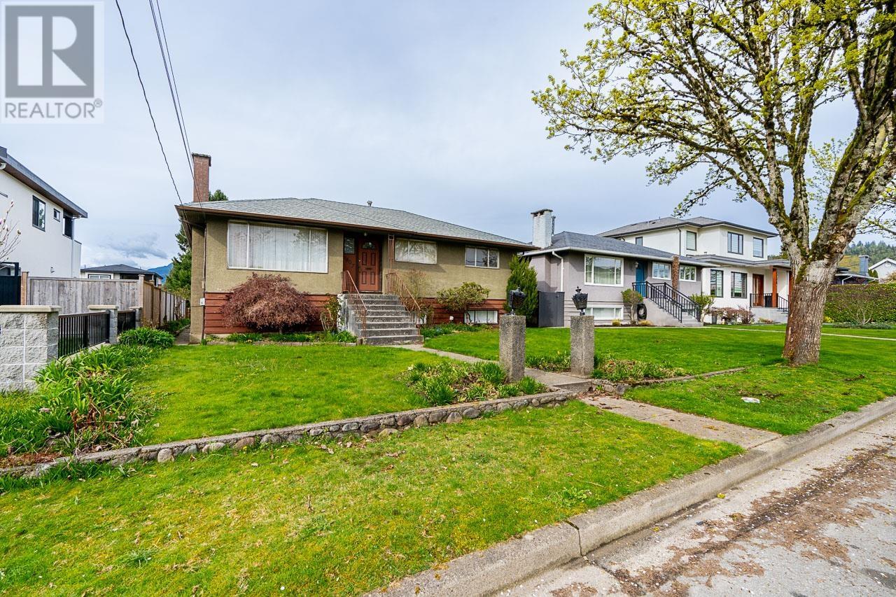 6907 Dunnedin Street, Burnaby, British Columbia  V5B 1Z1 - Photo 2 - R2988352